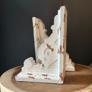 Matching corbel bookends